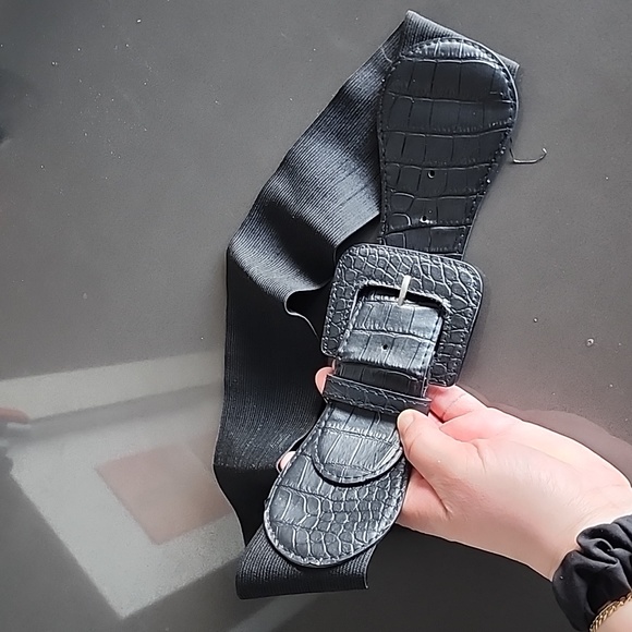 Elastic waist belt. - Picture 2 of 4